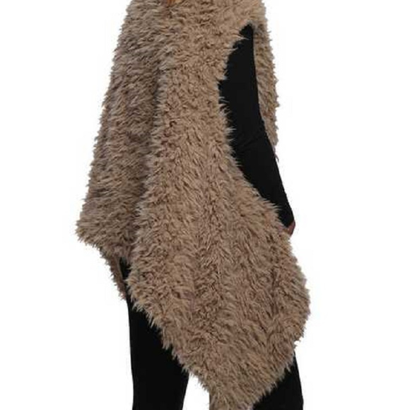 Beige New Faux Fur Vest - Picture 2 of 5